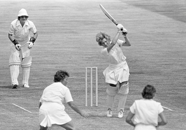 Image of cricketer Enid Bakewell 