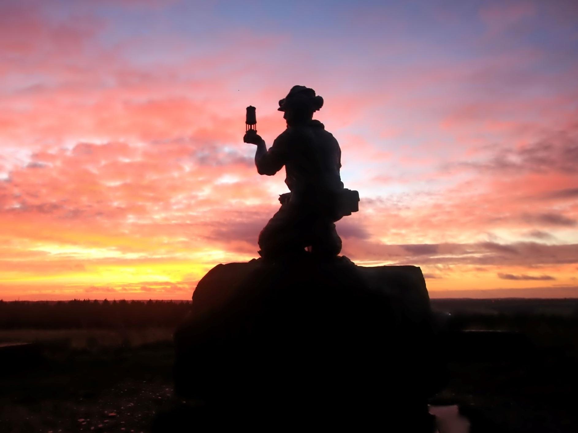 Image for https://media.umbraco.io/dev-discover-ashfield-heartcore/fnrnaeza/silverhill-miner-at-sunset-pic-cap-colin-spibey.jpg