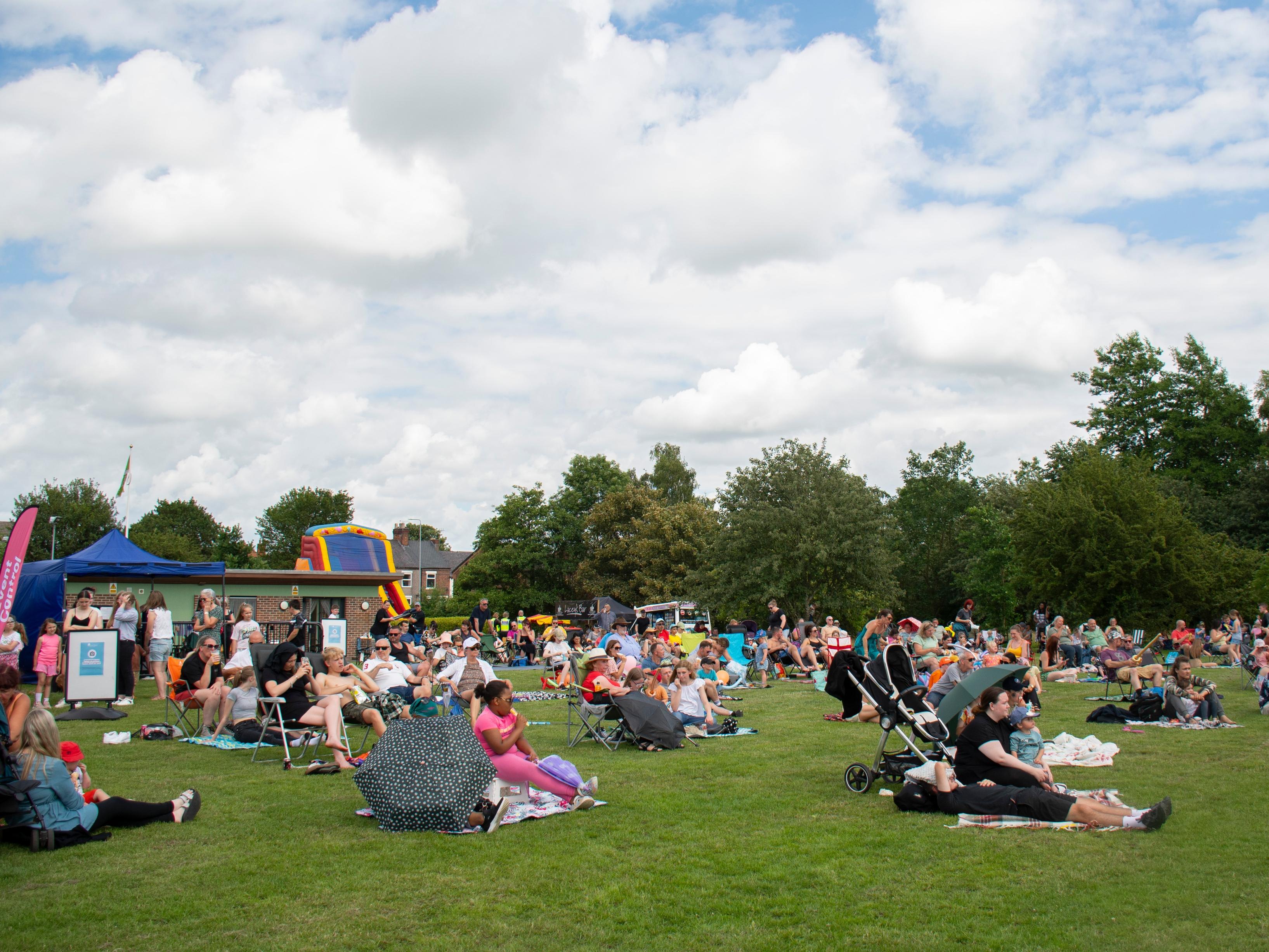 Image for https://media.umbraco.io/dev-discover-ashfield-heartcore/gj4aqfbo/cinema-day-selston-country-park-1.jpg