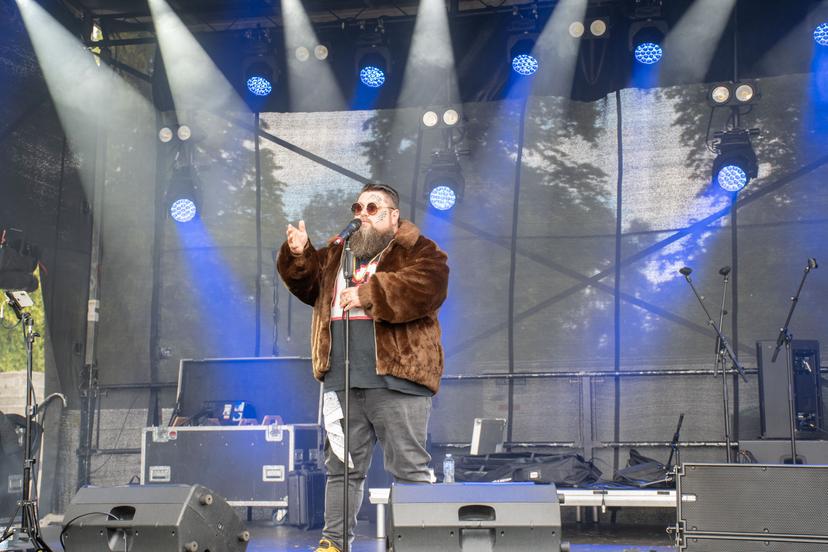 Image at https://media.umbraco.io/dev-discover-ashfield-heartcore/s0jfckek/hucknall_fest_24-ragnbone-1.jpg